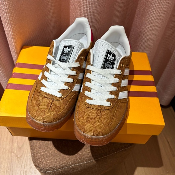 Adidas Brown Sneakers with White and Pink Highlights - Picture 2 of 5